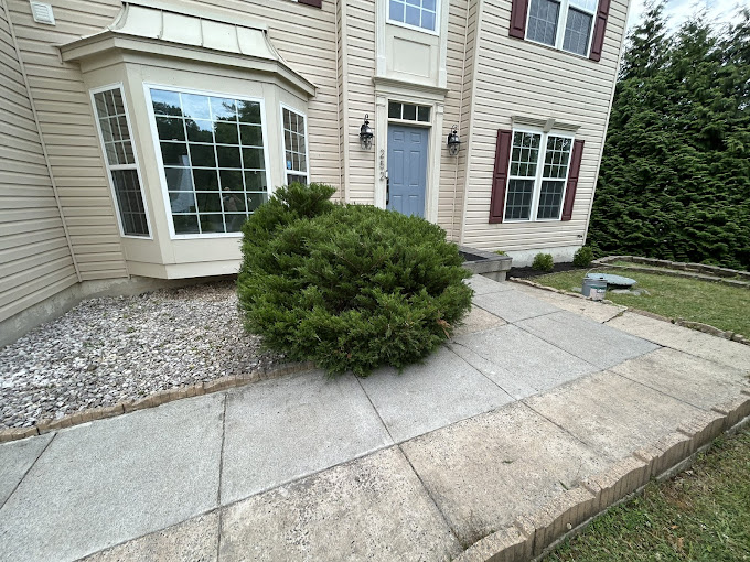Mulch and seasonal planting installation in Stroudsburg PA